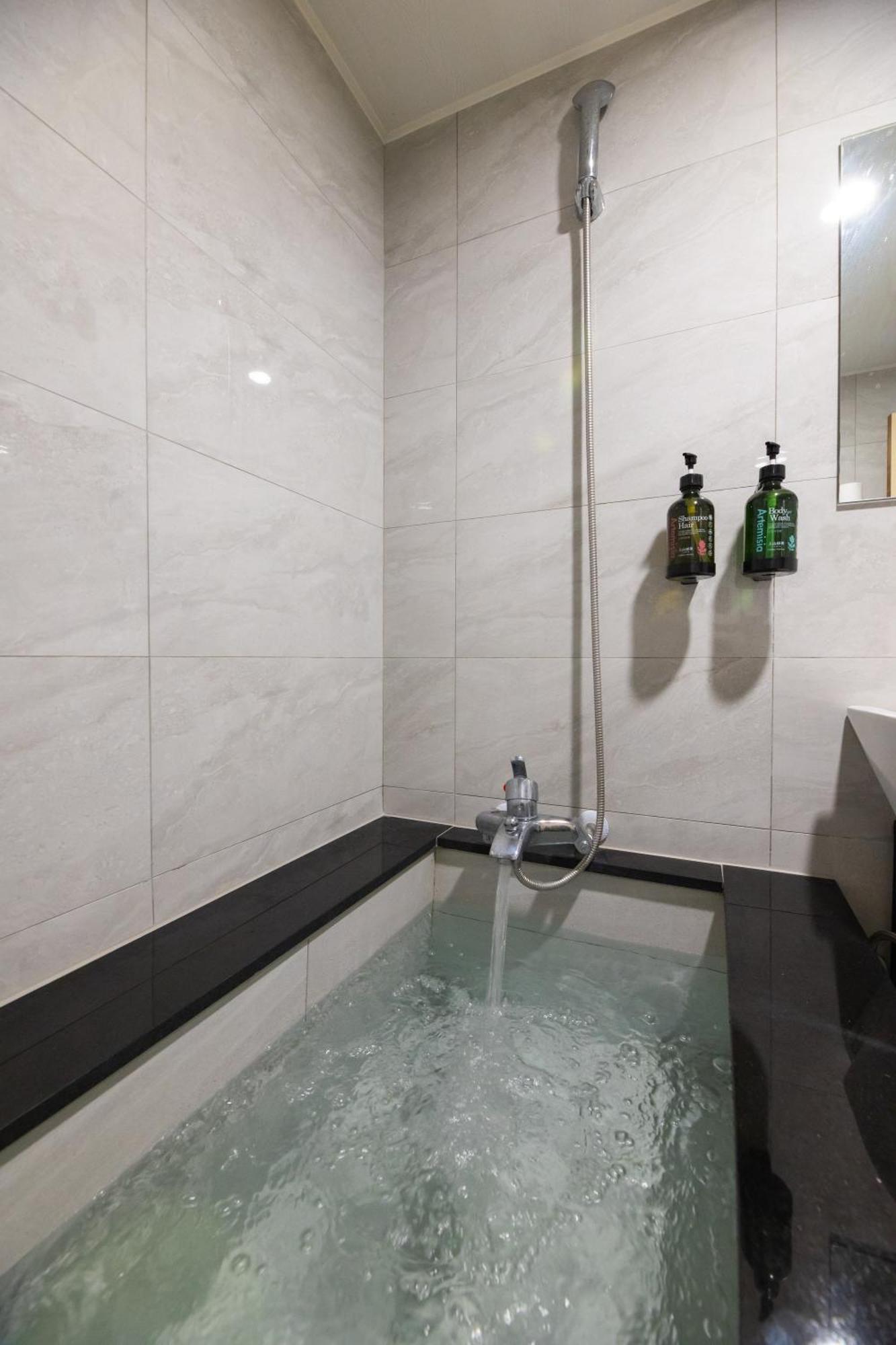 King Hot Spring Hotel Jiaoxi Bilik gambar